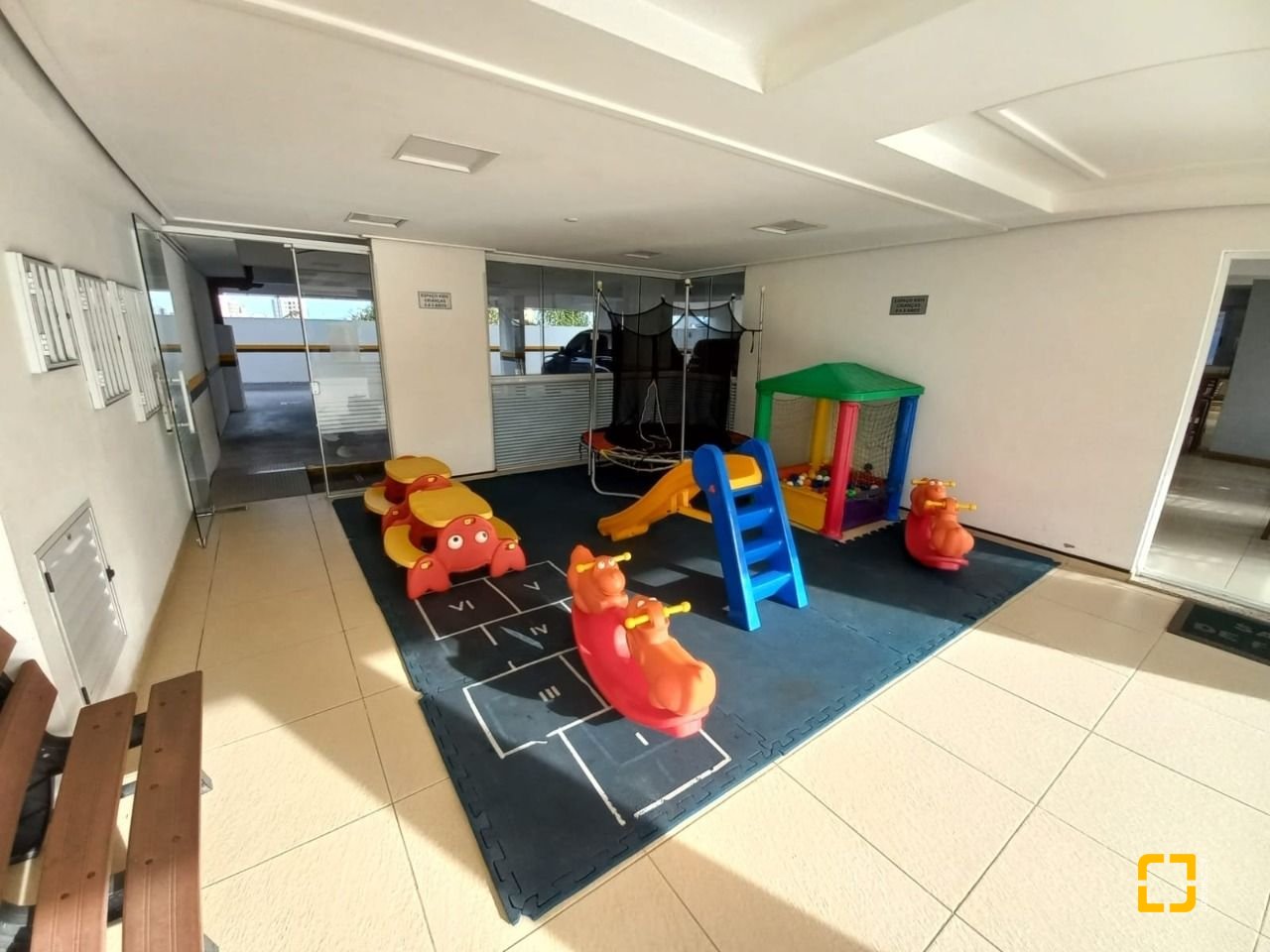 Apartamento com 69m², 2 quartos (sendo 1 suíte), 1 garagem, no bairro Bela Vista em São José