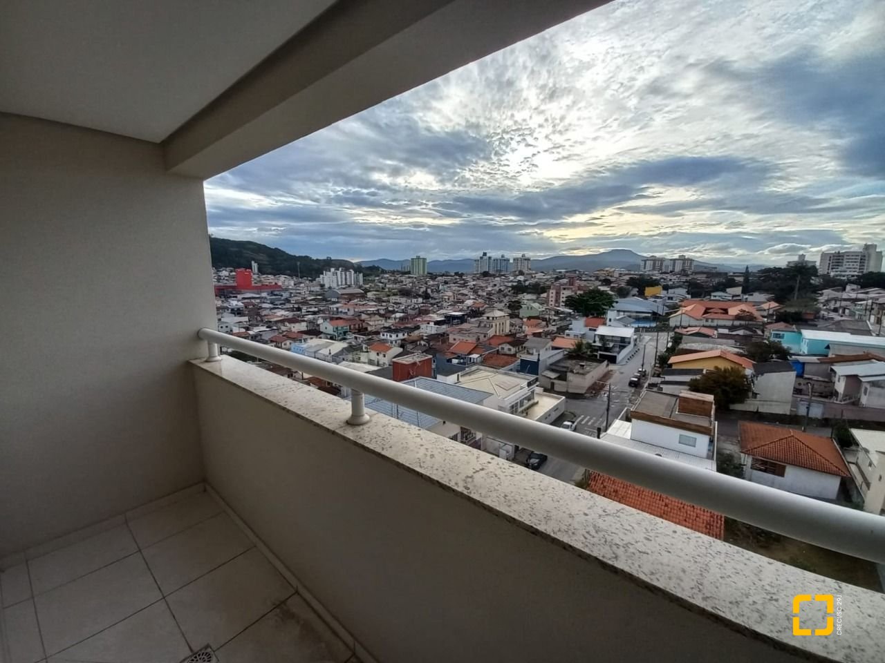 Apartamento com 69m², 2 quartos (sendo 1 suíte), 1 garagem, no bairro Bela Vista em São José