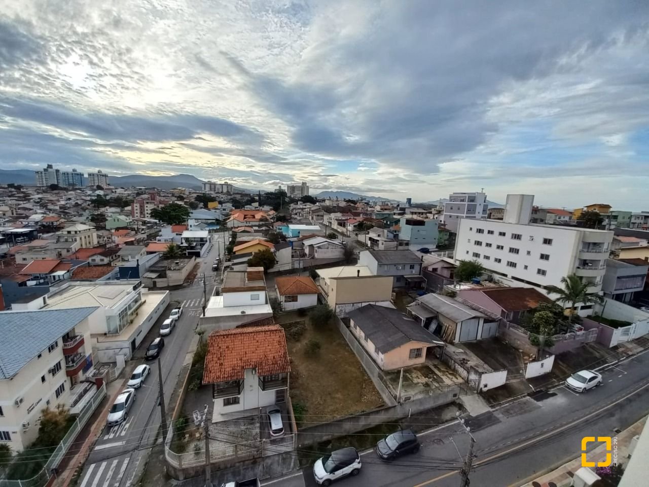 Apartamento com 69m², 2 quartos (sendo 1 suíte), 1 garagem, no bairro Bela Vista em São José