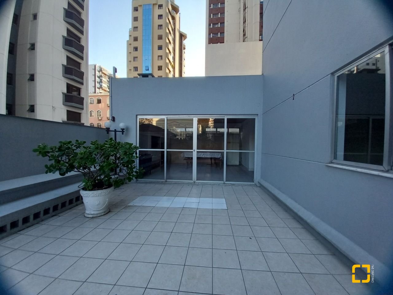 Apartamento com 80m², 2 quartos, 1 garagem, no bairro Centro em Florianópolis