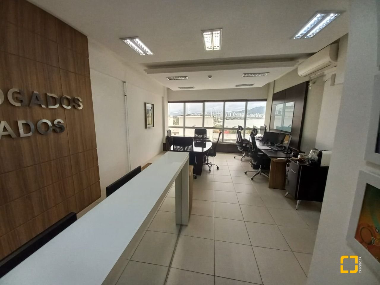 Sala com 34m², 1 garagem, no bairro Coqueiros em Florianópolis