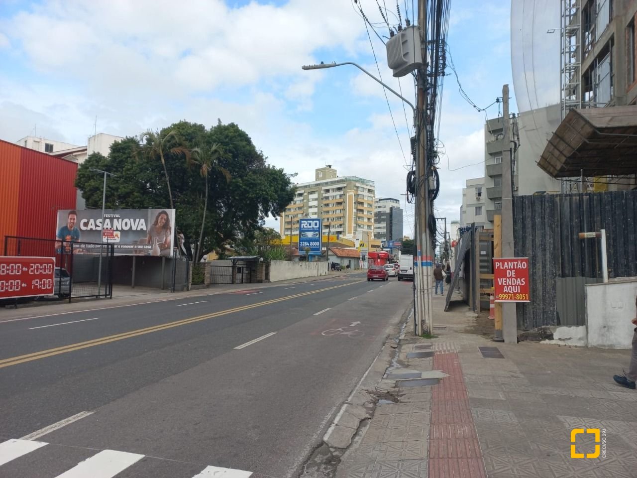 Sala com 34m², 1 garagem, no bairro Coqueiros em Florianópolis
