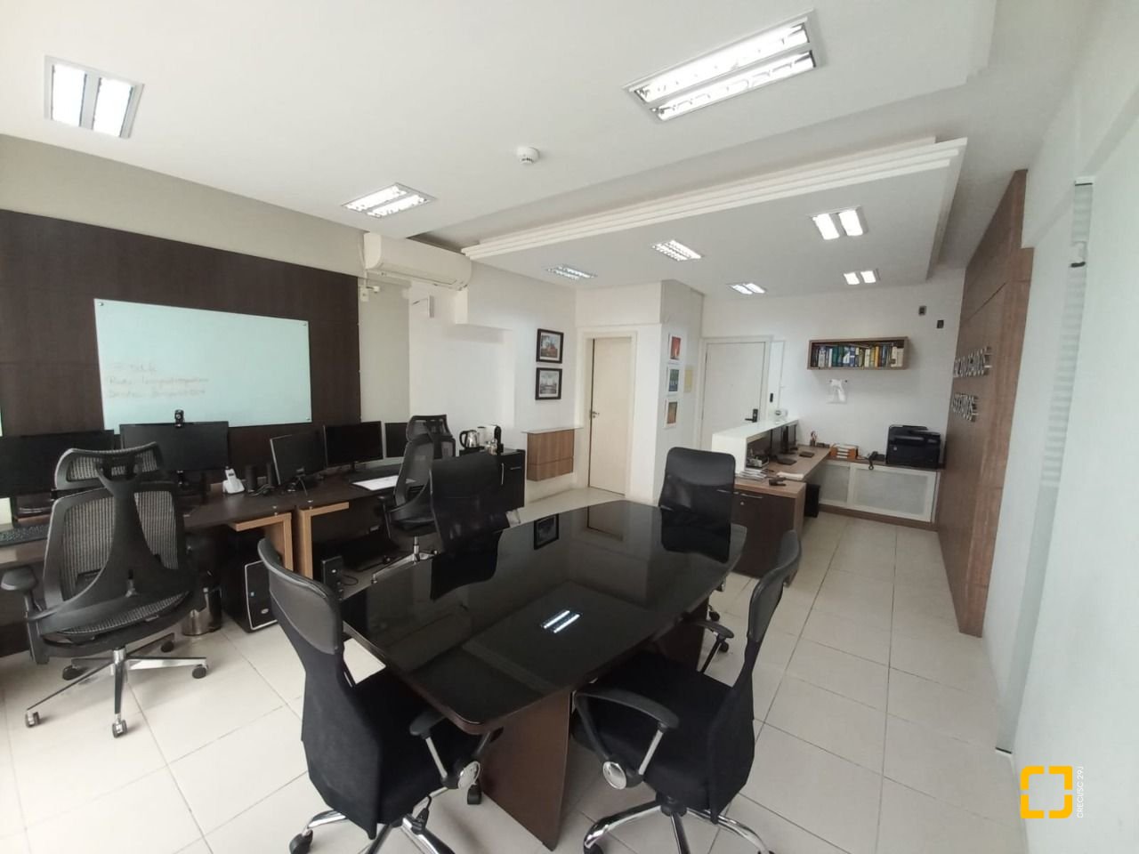 Sala com 34m², 1 garagem, no bairro Coqueiros em Florianópolis