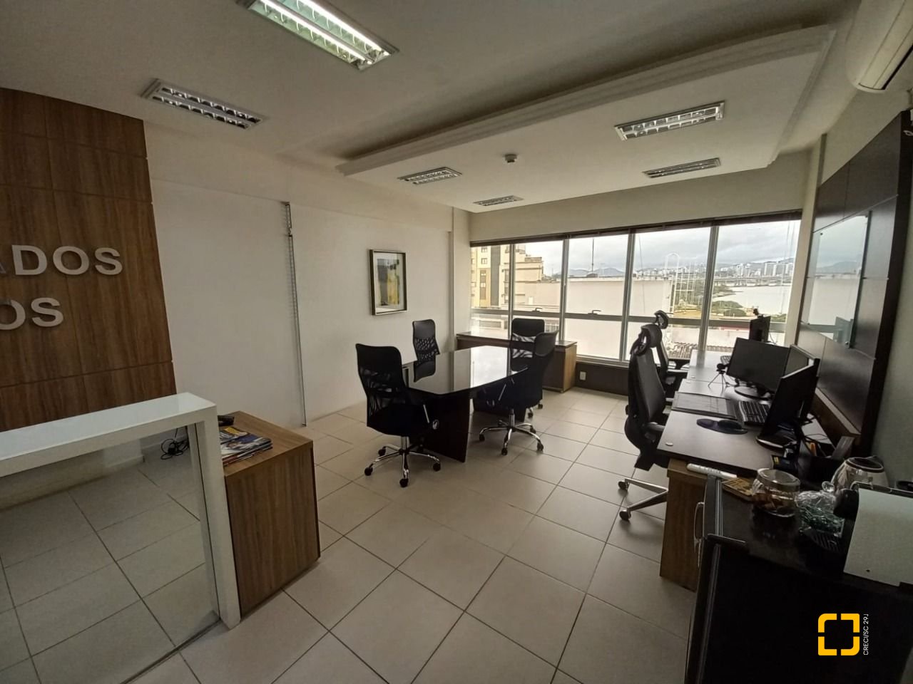 Sala com 34m², 1 garagem, no bairro Coqueiros em Florianópolis
