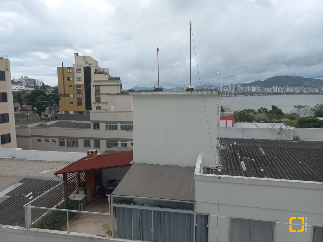 Sala com 34m², 1 garagem, no bairro Coqueiros em Florianópolis