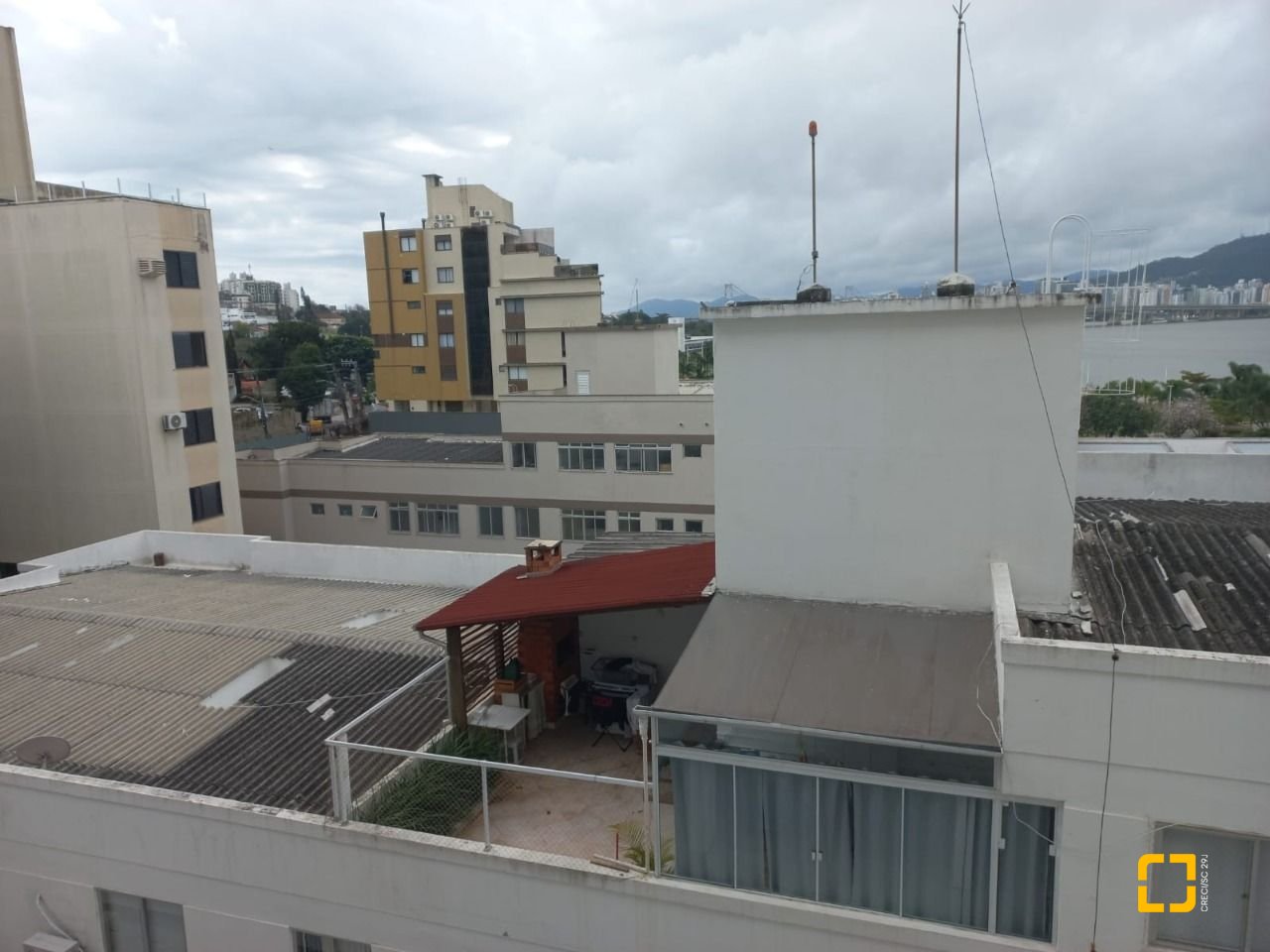 Sala com 34m², 1 garagem, no bairro Coqueiros em Florianópolis
