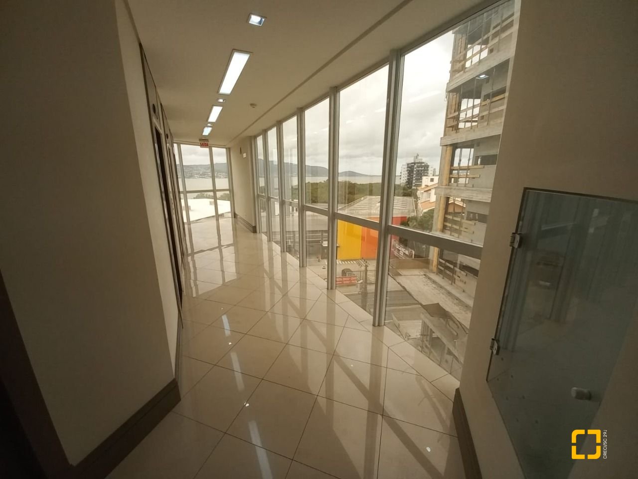 Sala com 34m², 1 garagem, no bairro Coqueiros em Florianópolis