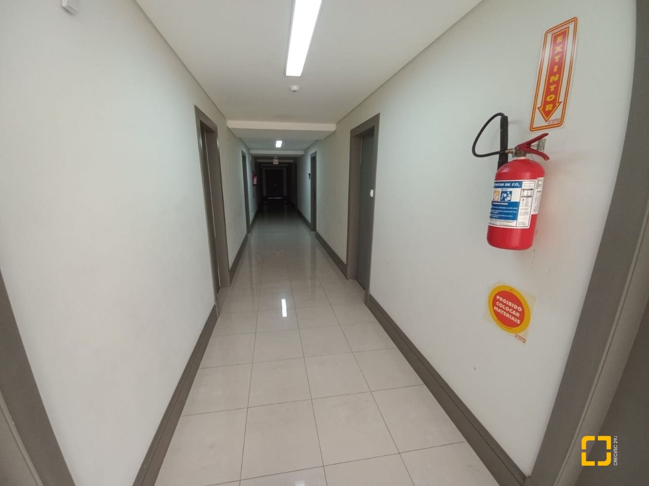 Sala com 34m², 1 garagem, no bairro Coqueiros em Florianópolis