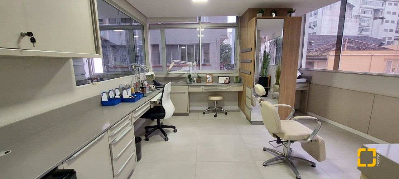 Sala com 212m², no bairro Centro em Florianópolis