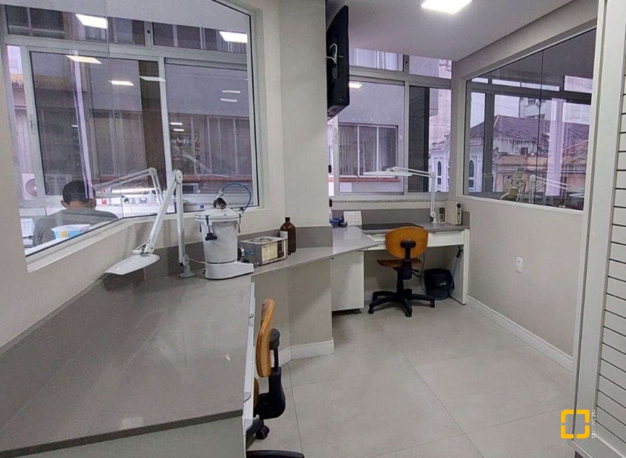 Sala com 212m², no bairro Centro em Florianópolis