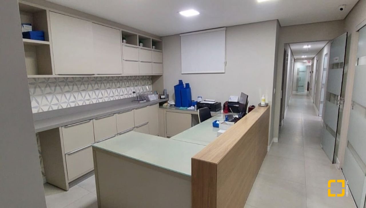 Sala com 212m², no bairro Centro em Florianópolis