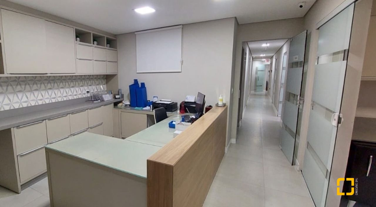 Sala com 212m², no bairro Centro em Florianópolis