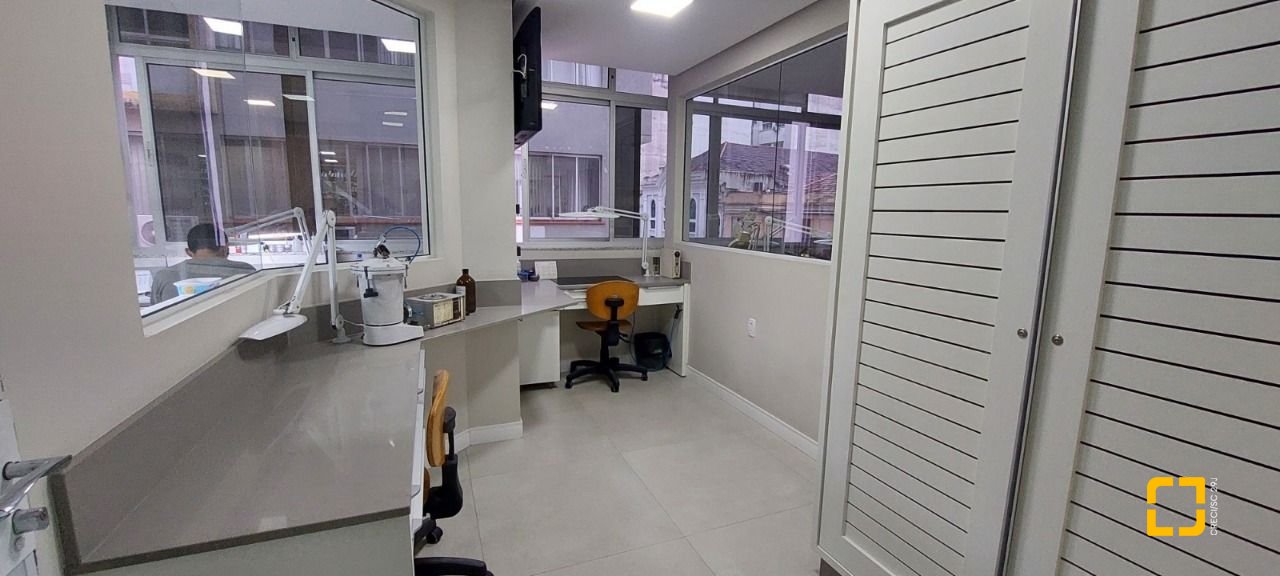 Sala com 212m², no bairro Centro em Florianópolis