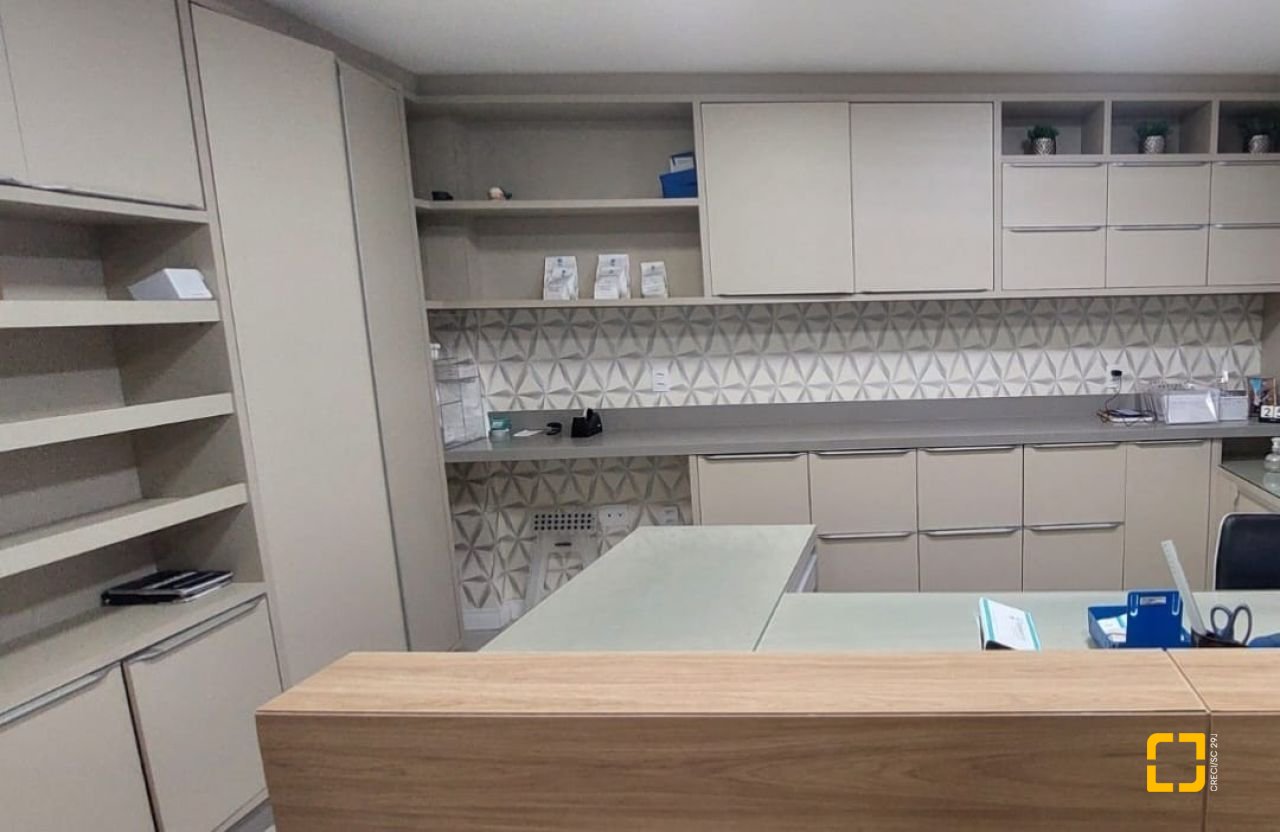 Sala com 212m², no bairro Centro em Florianópolis