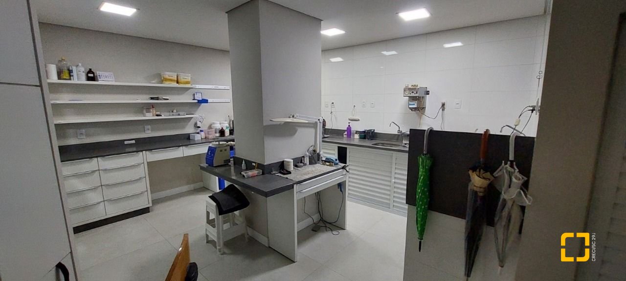 Sala com 212m², no bairro Centro em Florianópolis