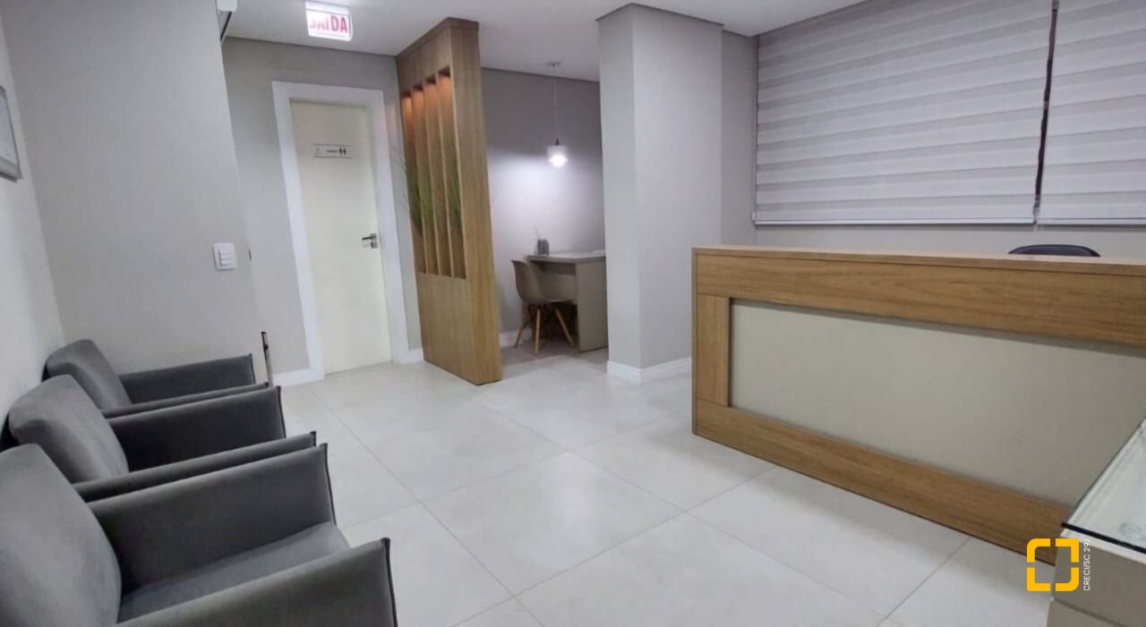 Sala com 212m², no bairro Centro em Florianópolis