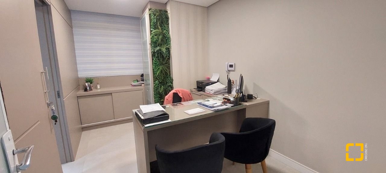 Sala com 212m², no bairro Centro em Florianópolis