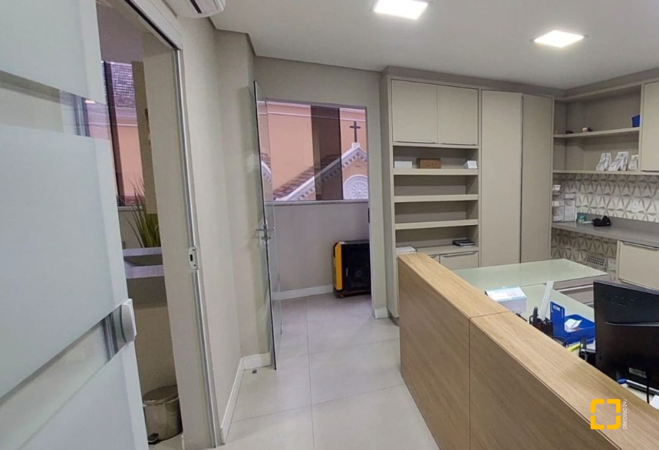 Sala com 212m², no bairro Centro em Florianópolis