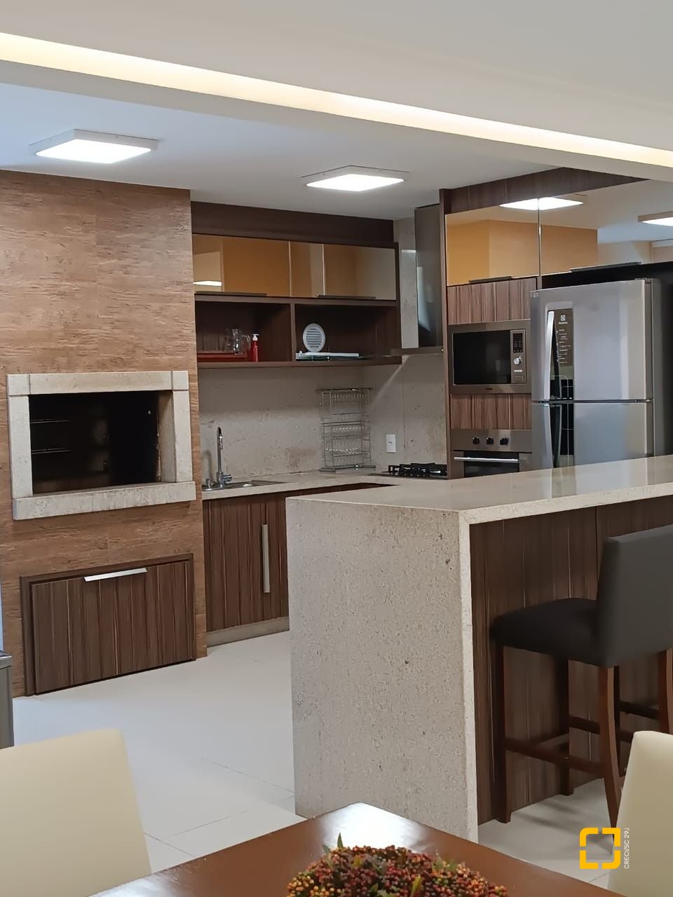Apartamento com 122m², 4 quartos (sendo 1 suíte), 1 garagem, no bairro Centro em Florianópolis