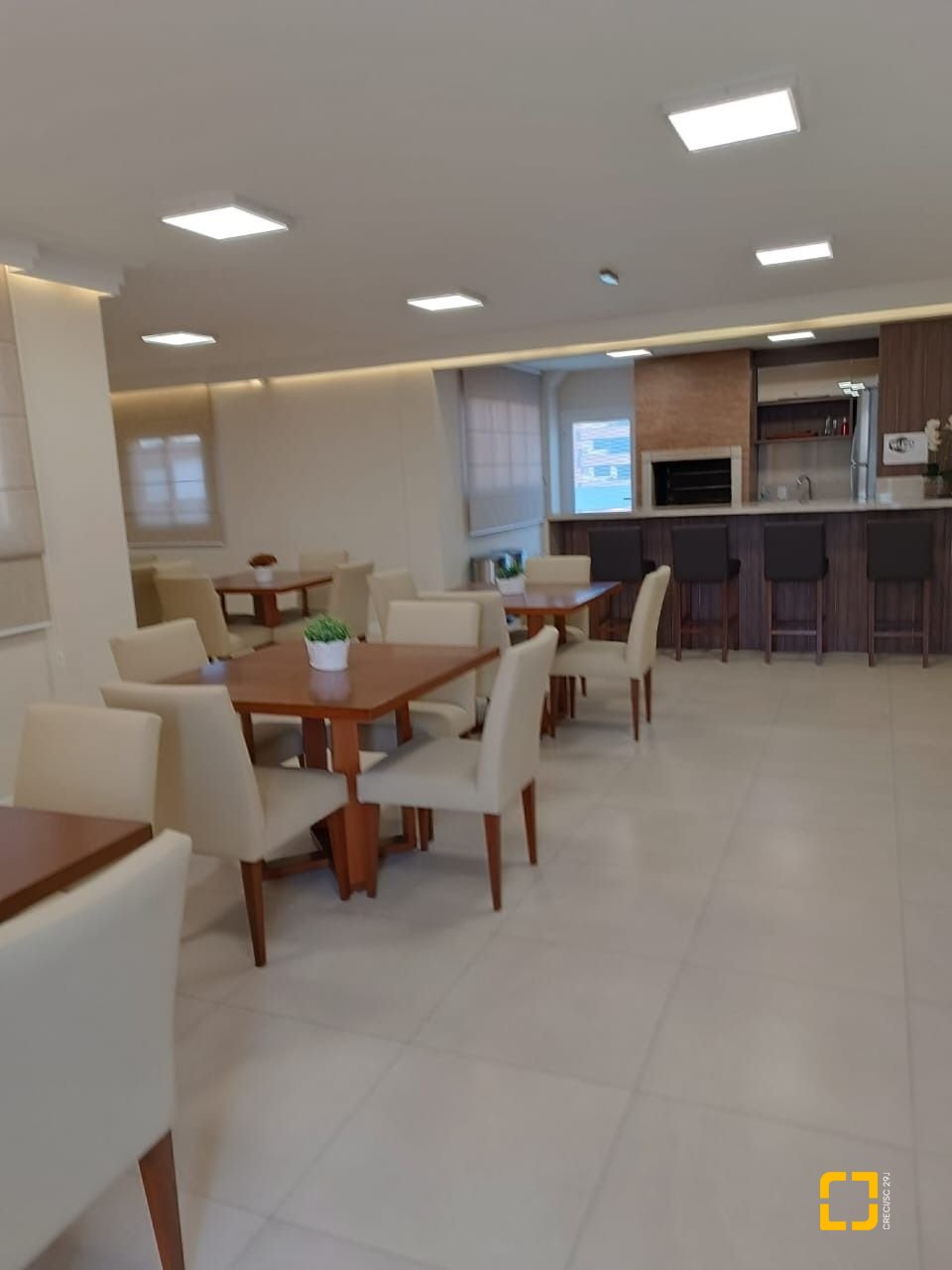 Apartamento com 122m², 4 quartos (sendo 1 suíte), 1 garagem, no bairro Centro em Florianópolis