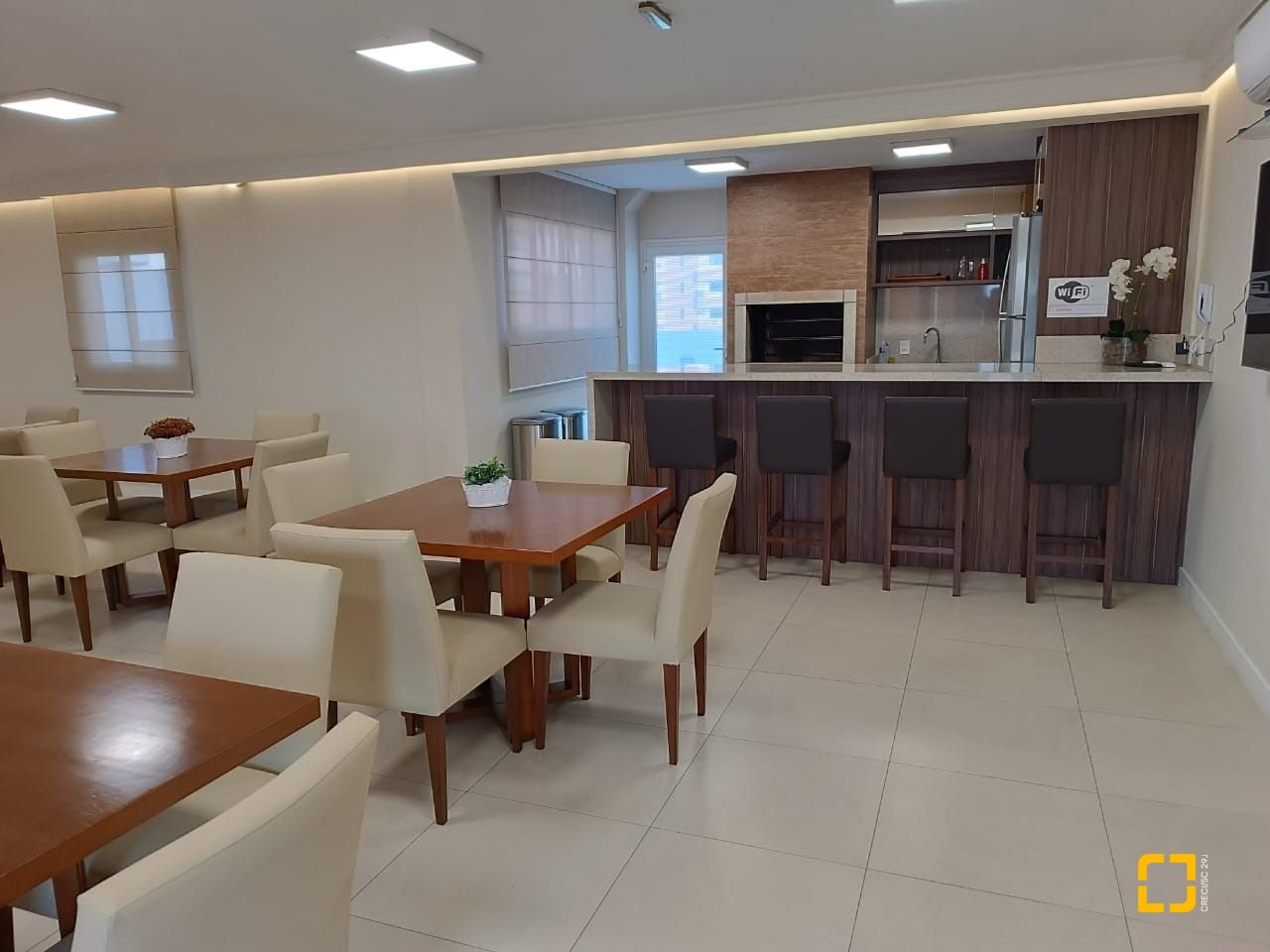 Apartamento com 122m², 4 quartos (sendo 1 suíte), 1 garagem, no bairro Centro em Florianópolis