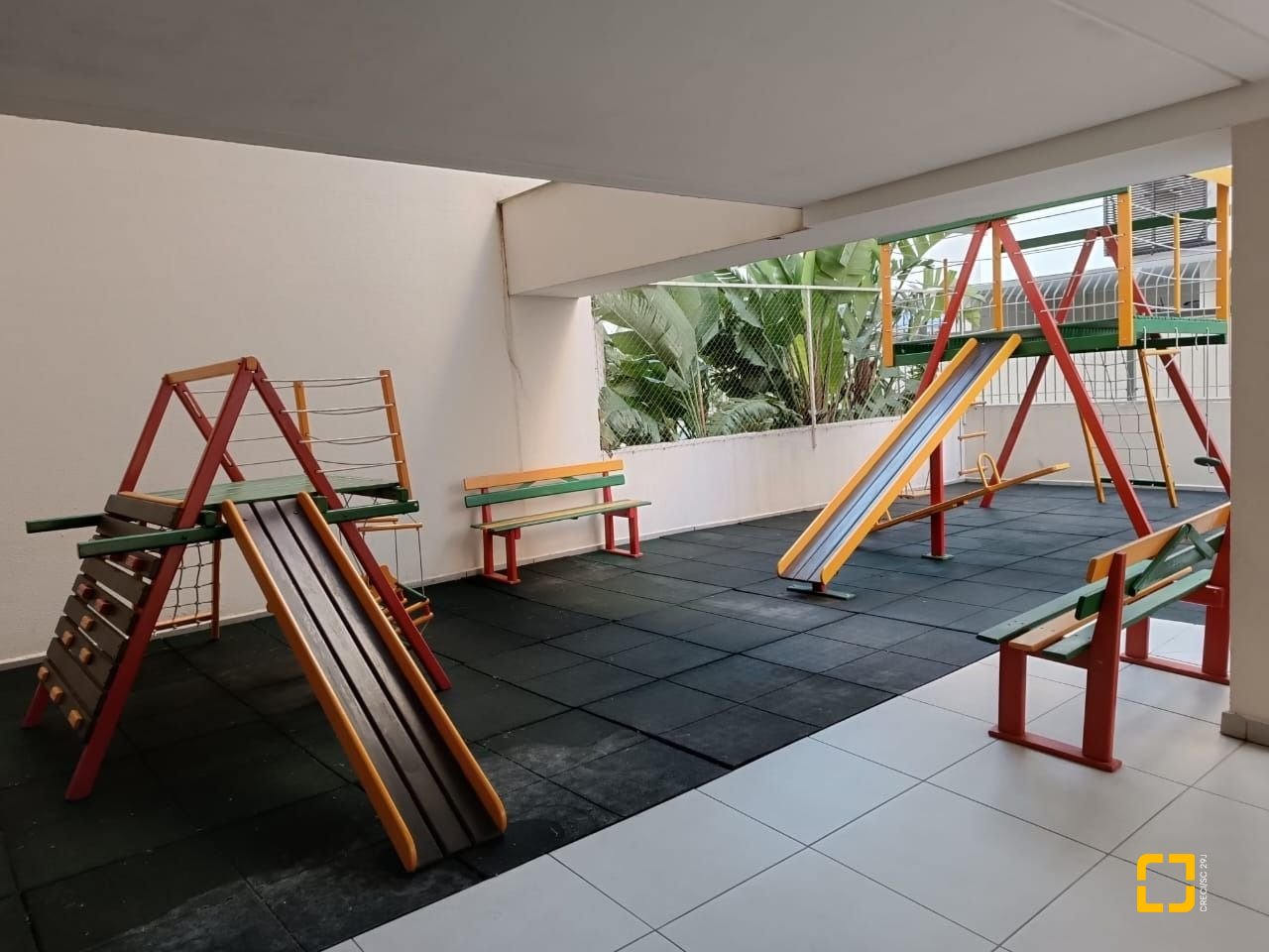 Apartamento com 122m², 4 quartos (sendo 1 suíte), 1 garagem, no bairro Centro em Florianópolis