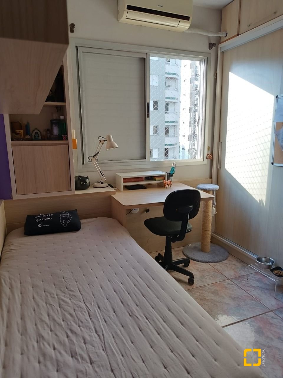 Apartamento com 122m², 4 quartos (sendo 1 suíte), 1 garagem, no bairro Centro em Florianópolis