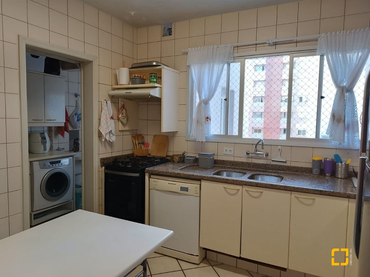 Apartamento com 122m², 4 quartos (sendo 1 suíte), 1 garagem, no bairro Centro em Florianópolis