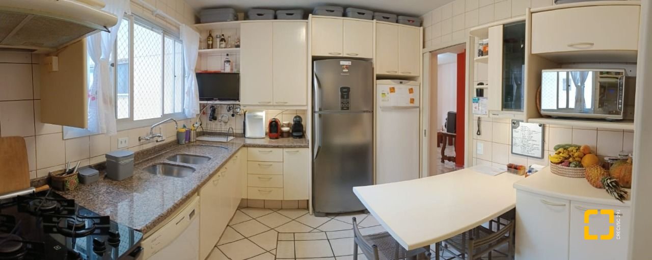 Apartamento com 122m², 4 quartos (sendo 1 suíte), 1 garagem, no bairro Centro em Florianópolis