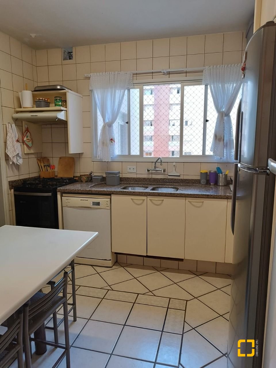 Apartamento com 122m², 4 quartos (sendo 1 suíte), 1 garagem, no bairro Centro em Florianópolis