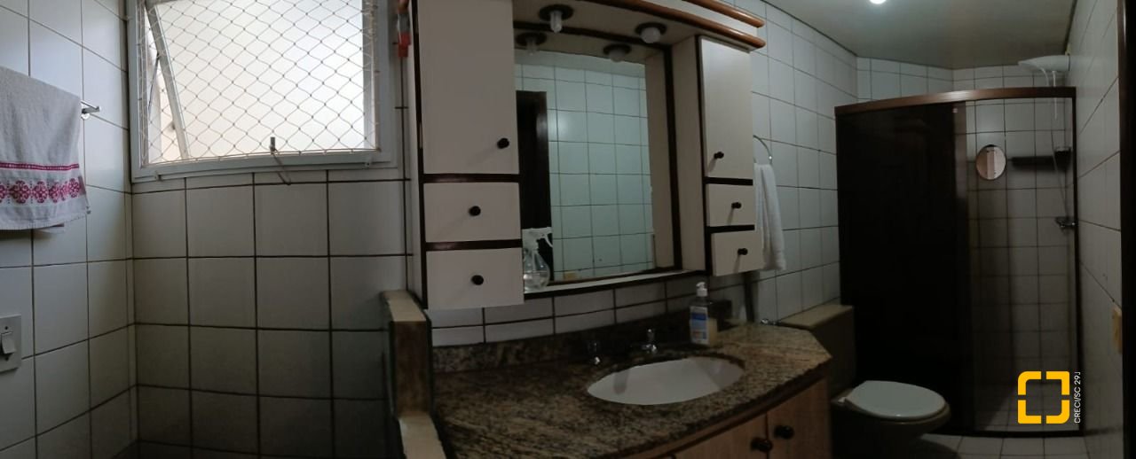 Apartamento com 122m², 4 quartos (sendo 1 suíte), 1 garagem, no bairro Centro em Florianópolis