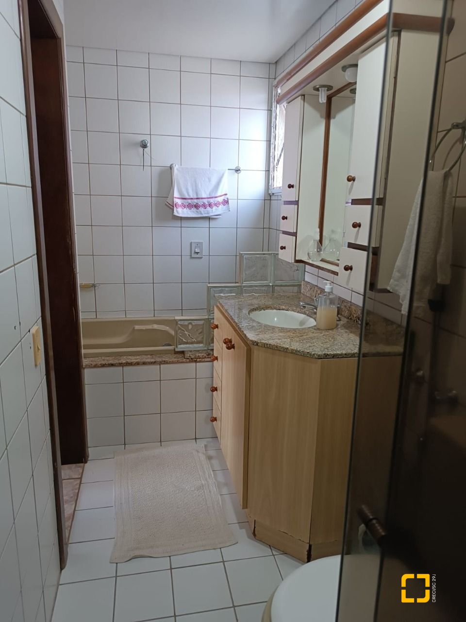 Apartamento com 122m², 4 quartos (sendo 1 suíte), 1 garagem, no bairro Centro em Florianópolis