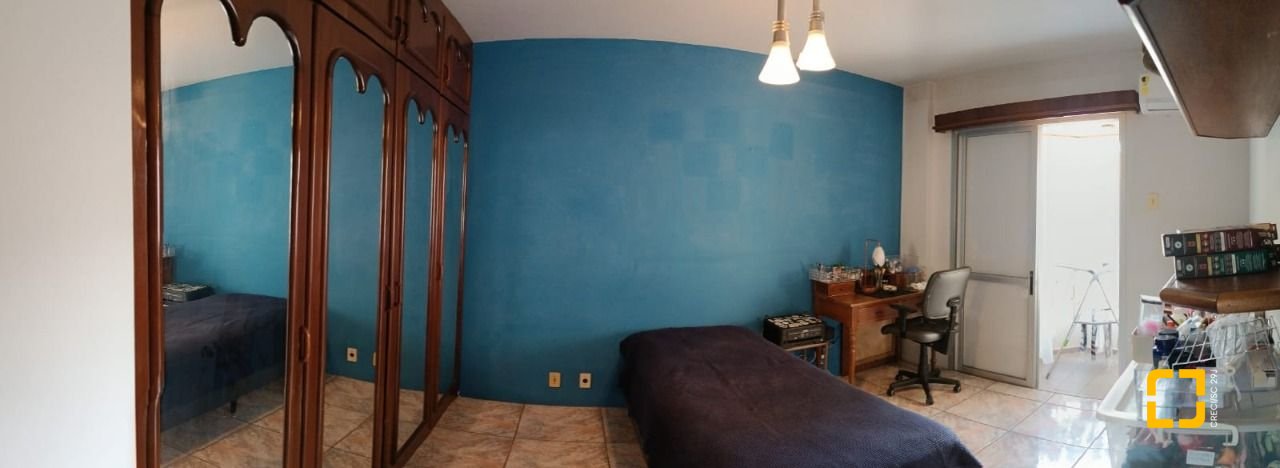 Apartamento com 122m², 4 quartos (sendo 1 suíte), 1 garagem, no bairro Centro em Florianópolis