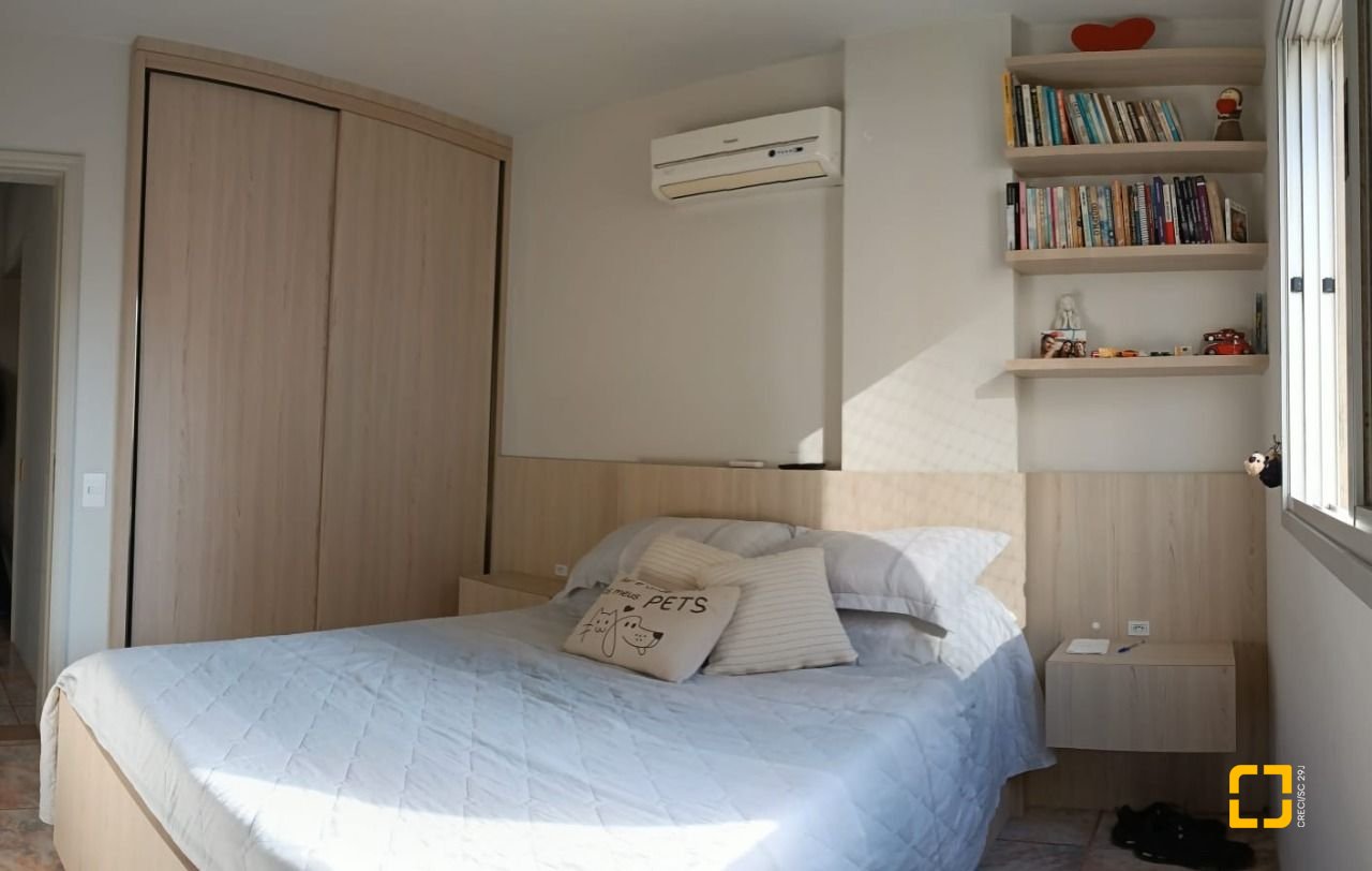 Apartamento com 122m², 4 quartos (sendo 1 suíte), 1 garagem, no bairro Centro em Florianópolis