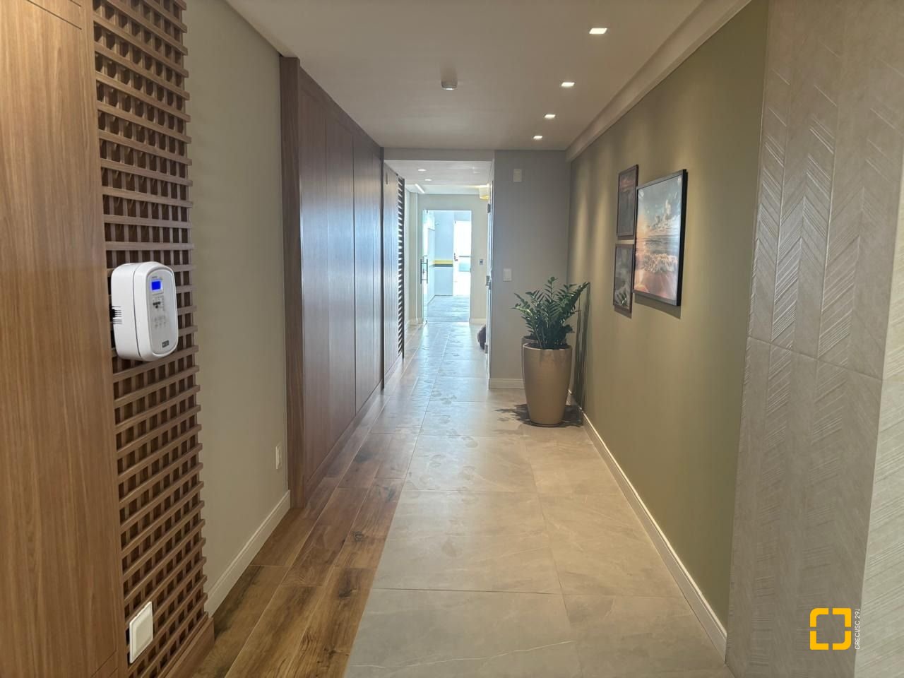 Apartamento com 86m², 2 quartos (sendo 1 suíte), 2 garagens, no bairro Barreiros em São José