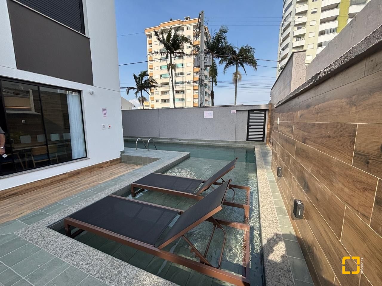 Apartamento com 86m², 2 quartos (sendo 1 suíte), 2 garagens, no bairro Barreiros em São José
