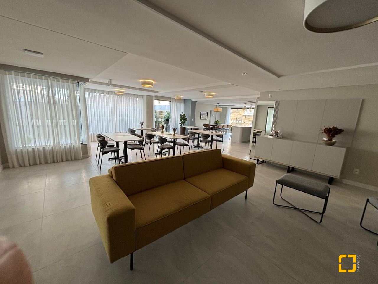 Apartamento com 86m², 2 quartos (sendo 1 suíte), 2 garagens, no bairro Barreiros em São José