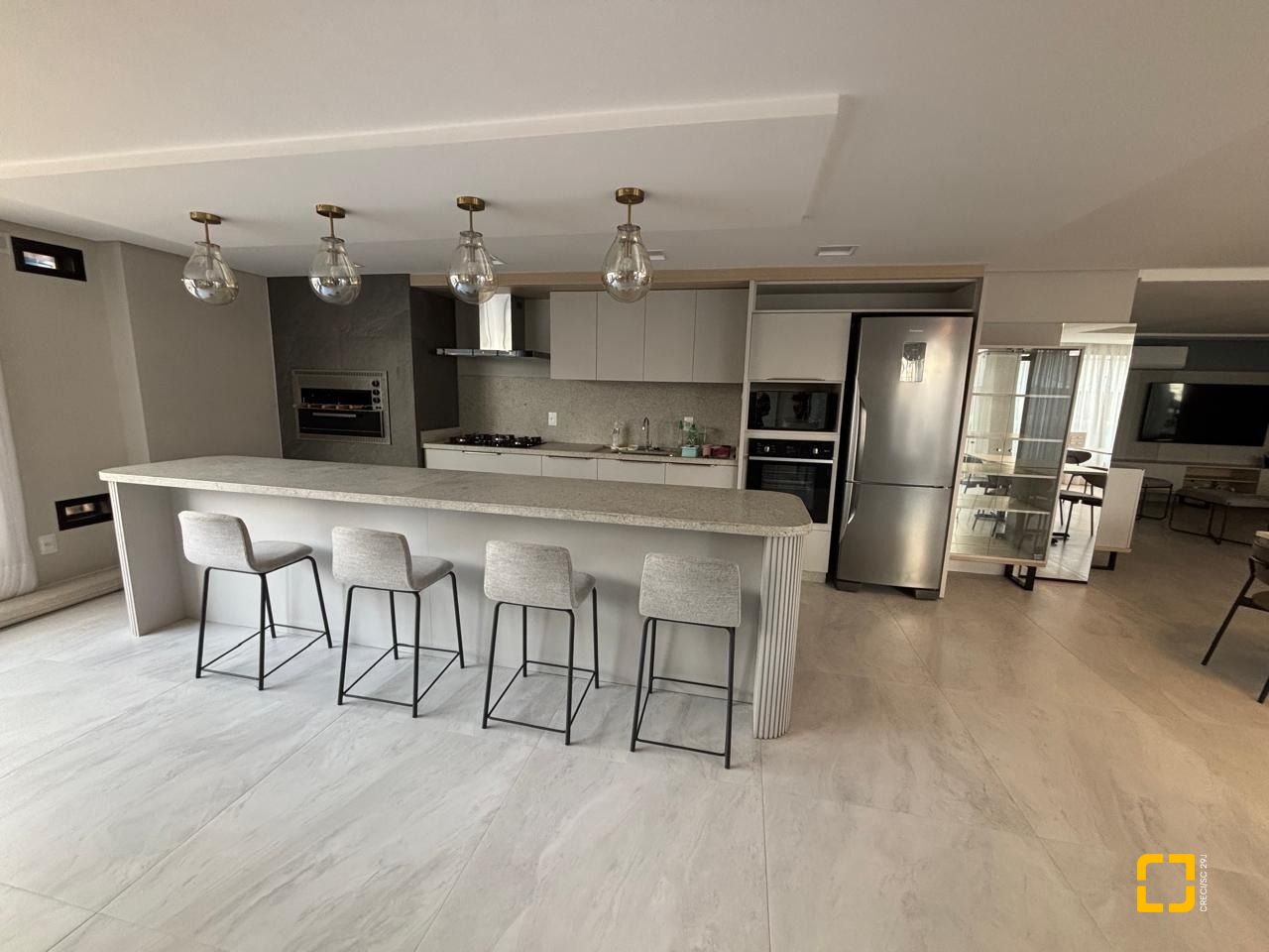 Apartamento com 86m², 2 quartos (sendo 1 suíte), 2 garagens, no bairro Barreiros em São José