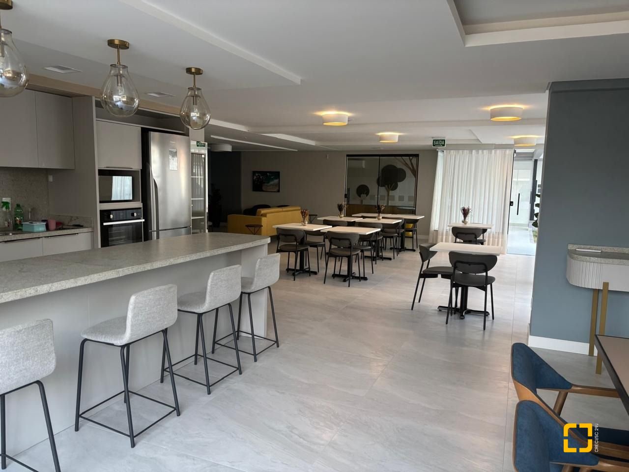 Apartamento com 86m², 2 quartos (sendo 1 suíte), 2 garagens, no bairro Barreiros em São José