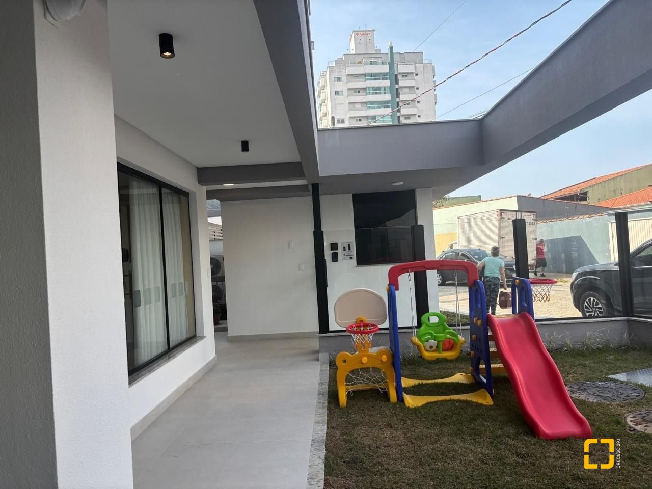 Apartamento com 86m², 2 quartos (sendo 1 suíte), 2 garagens, no bairro Barreiros em São José