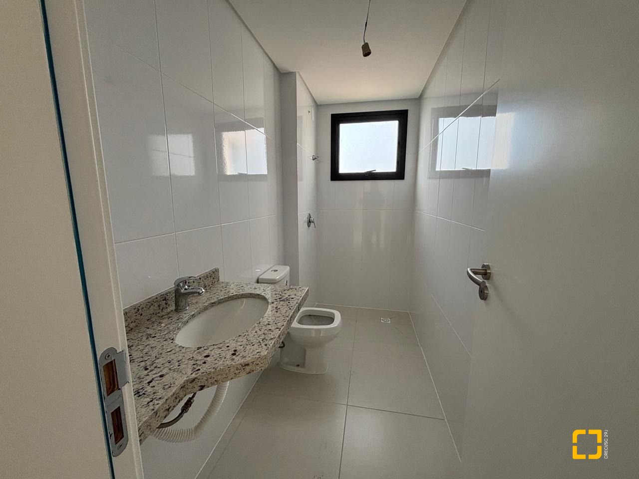 Apartamento com 86m², 2 quartos (sendo 1 suíte), 2 garagens, no bairro Barreiros em São José
