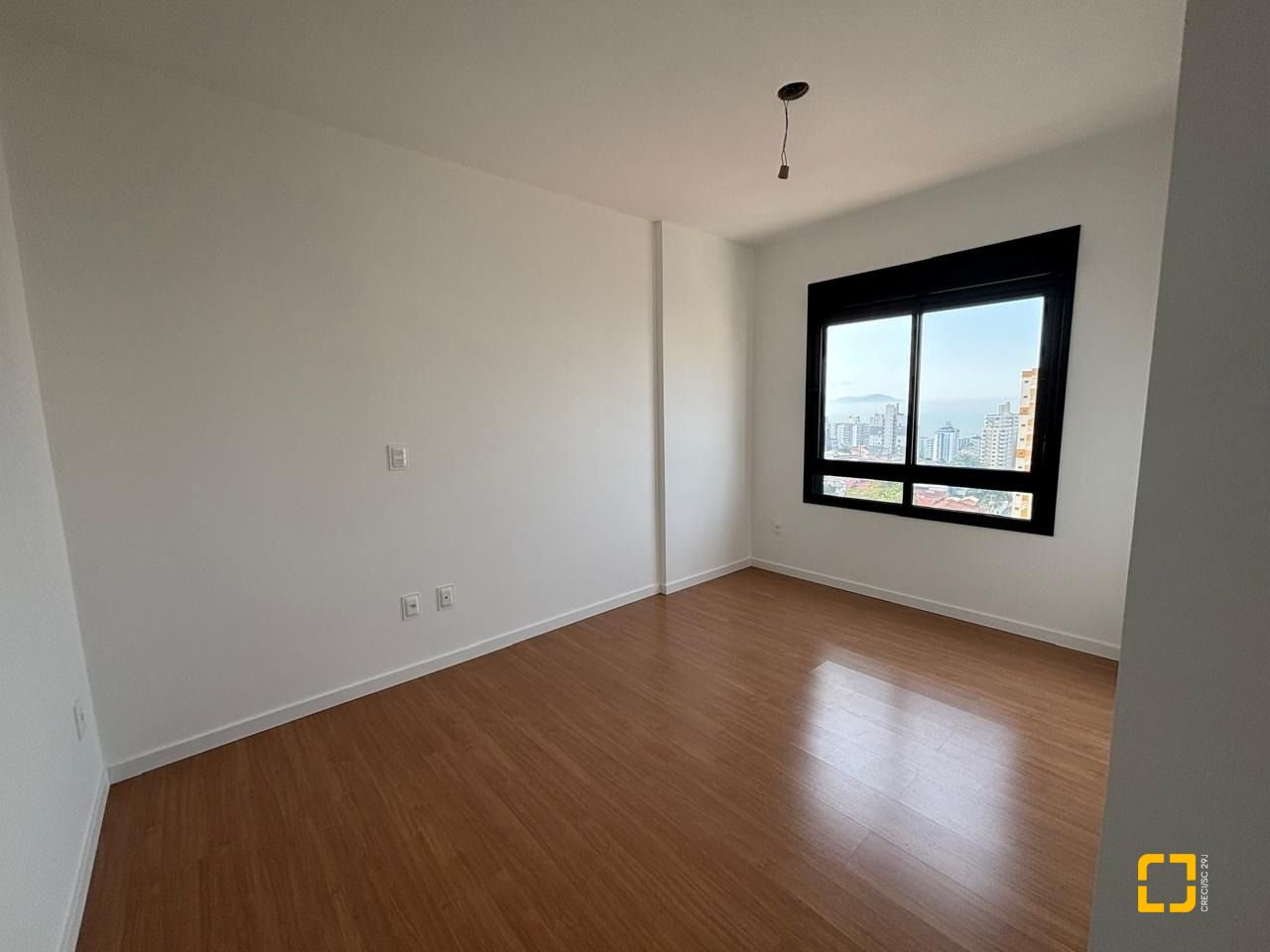 Apartamento com 86m², 2 quartos (sendo 1 suíte), 2 garagens, no bairro Barreiros em São José