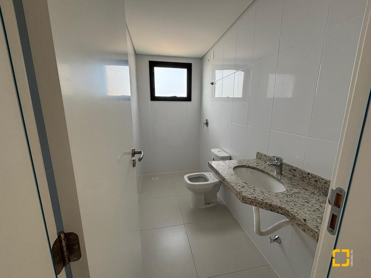 Apartamento com 86m², 2 quartos (sendo 1 suíte), 2 garagens, no bairro Barreiros em São José