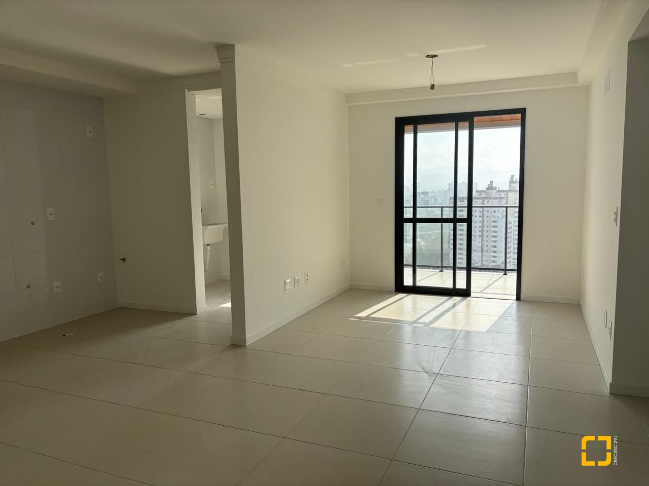 Apartamento com 86m², 2 quartos (sendo 1 suíte), 2 garagens, no bairro Barreiros em São José