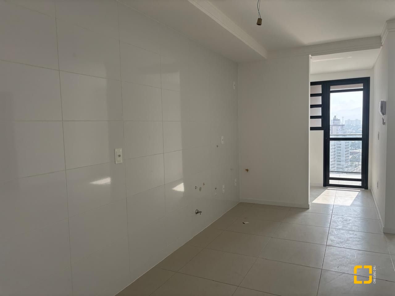 Apartamento com 86m², 2 quartos (sendo 1 suíte), 2 garagens, no bairro Barreiros em São José