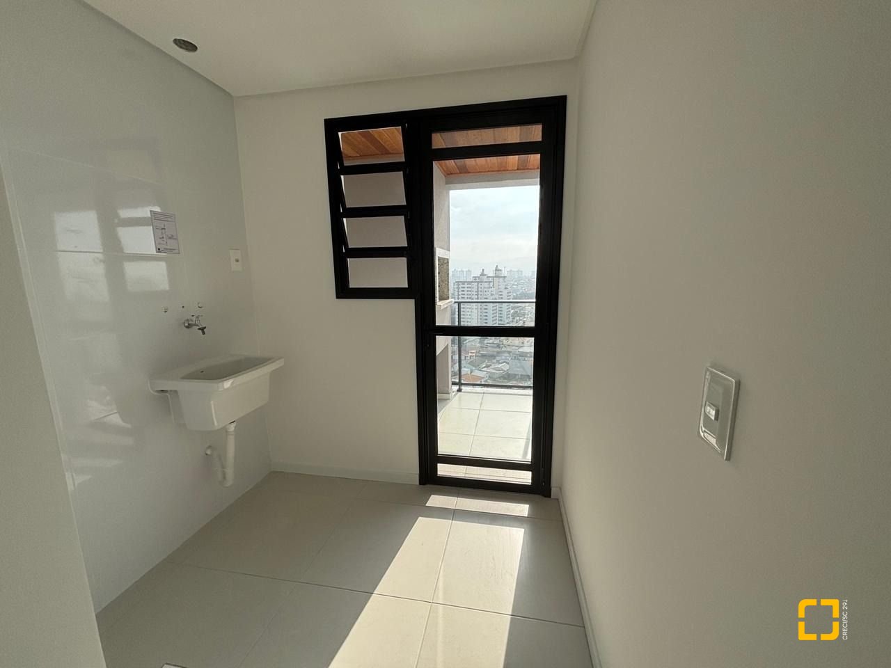Apartamento com 86m², 2 quartos (sendo 1 suíte), 2 garagens, no bairro Barreiros em São José
