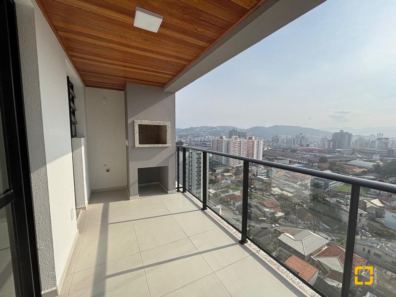 Apartamento com 86m², 2 quartos (sendo 1 suíte), 2 garagens, no bairro Barreiros em São José