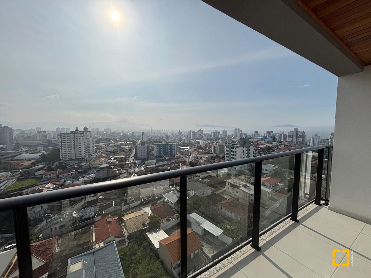 Apartamento com 86m², 2 quartos (sendo 1 suíte), 2 garagens, no bairro Barreiros em São José