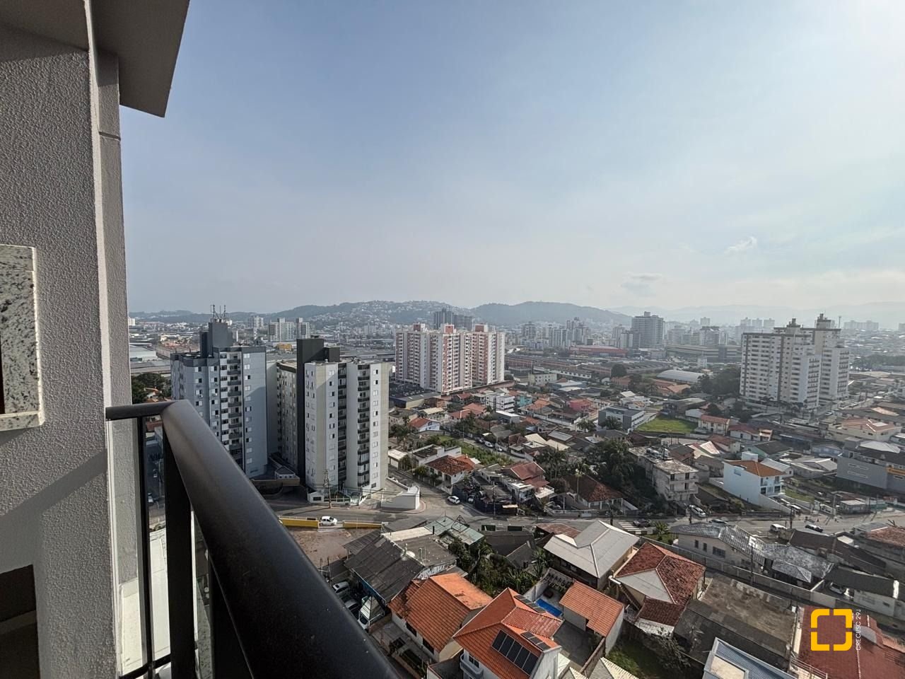 Apartamento com 86m², 2 quartos (sendo 1 suíte), 2 garagens, no bairro Barreiros em São José
