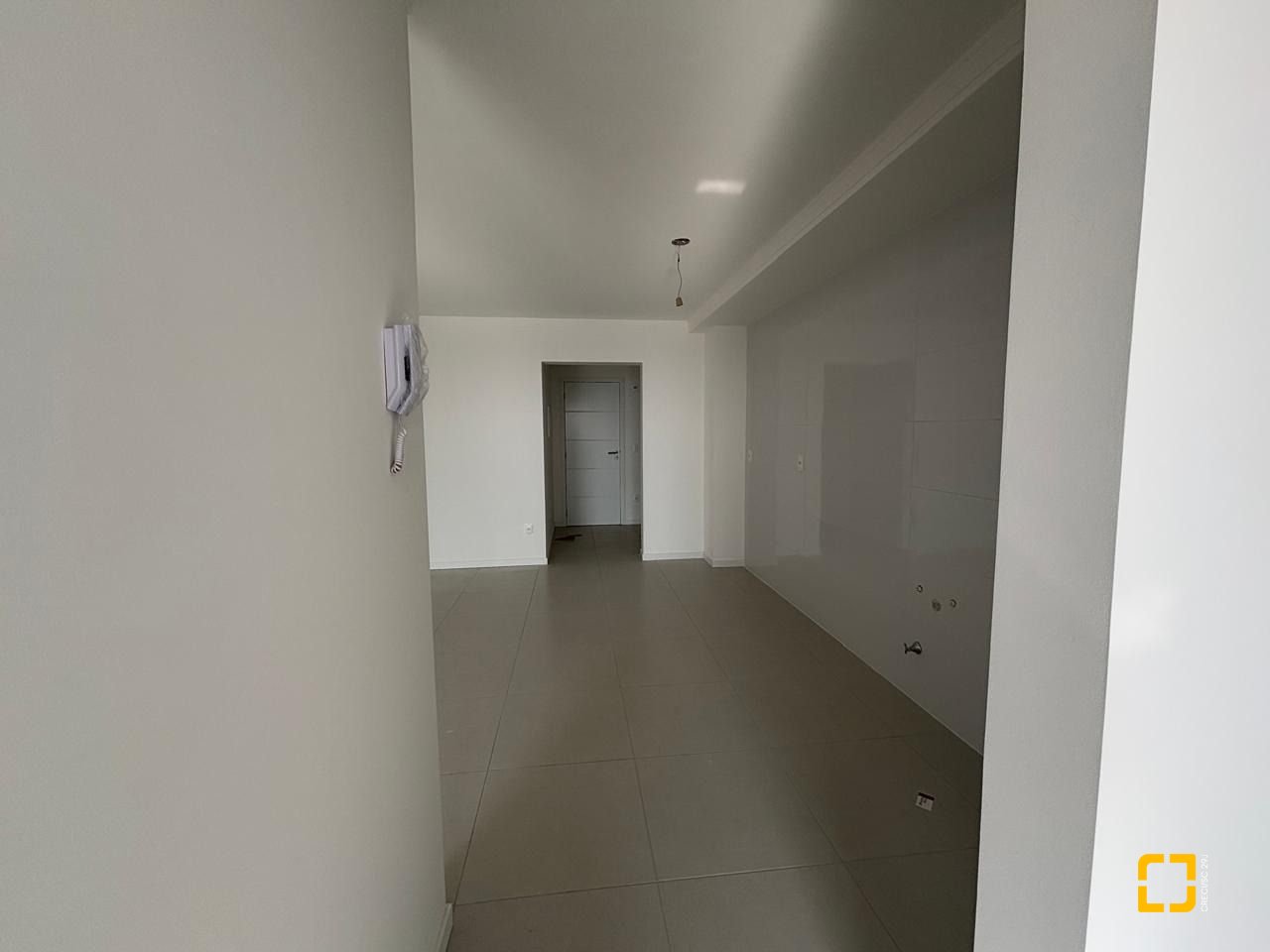 Apartamento com 86m², 2 quartos (sendo 1 suíte), 2 garagens, no bairro Barreiros em São José